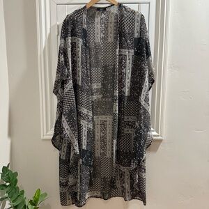 3/$10 🛒🛍️ Vici Lightweight Cardigan Wrap - Size Small